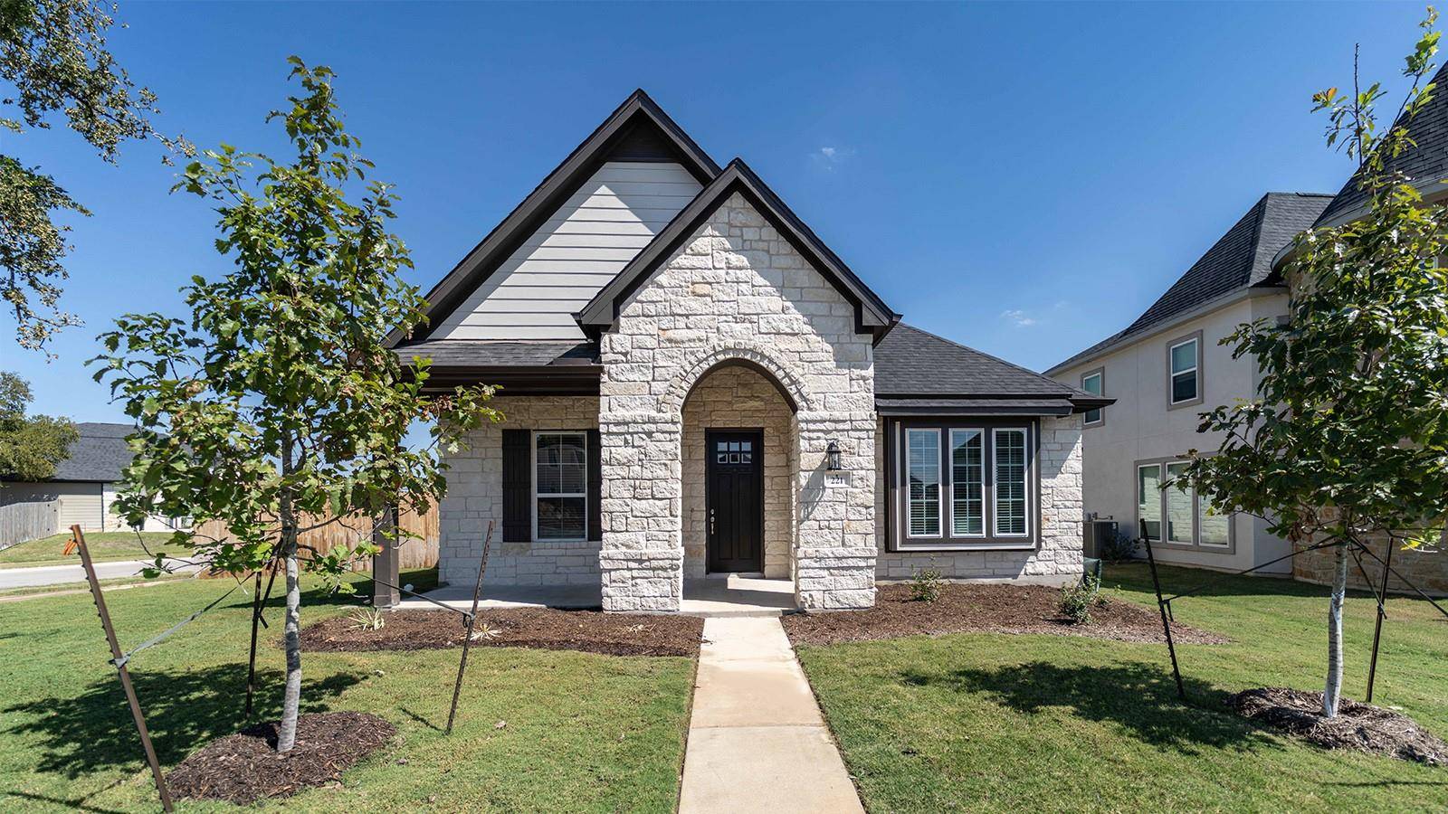 221 Cabiness DR, Salado, TX 76571