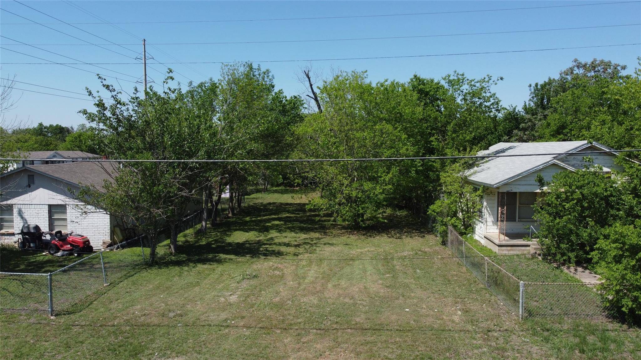 408 Symes ST, Taylor, TX 76574