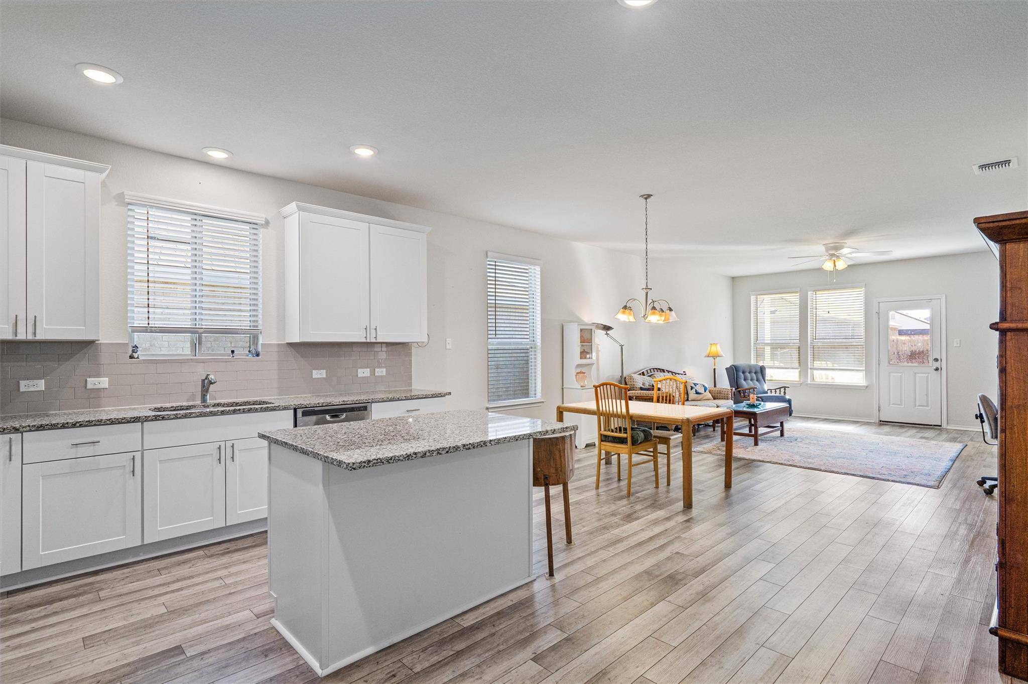 160 Gunther WAY, Taylor, TX 76574