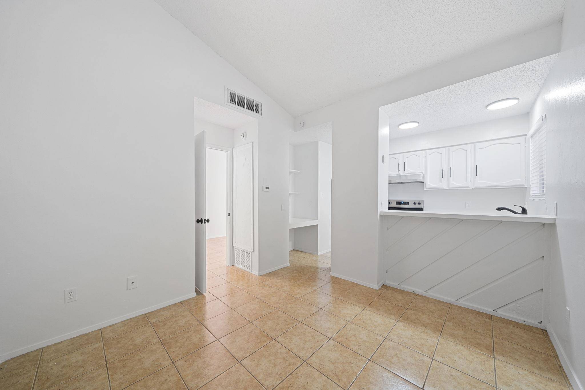 2410 Longview ST #D-301, Austin, TX 78705