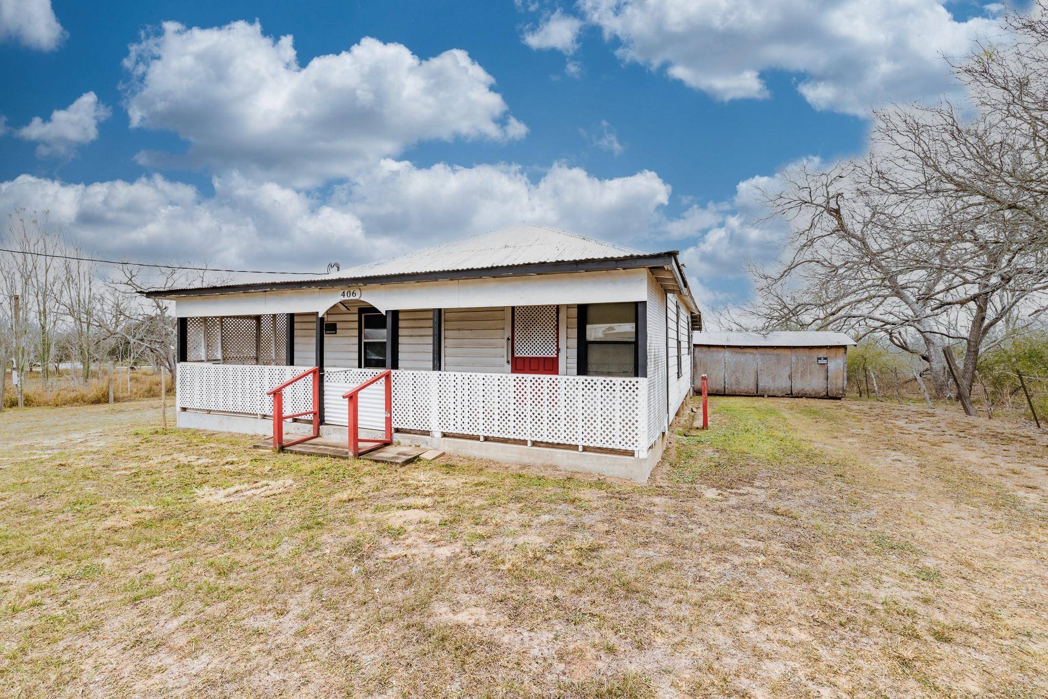 406 Carpenter ST, Smiley, TX 78159