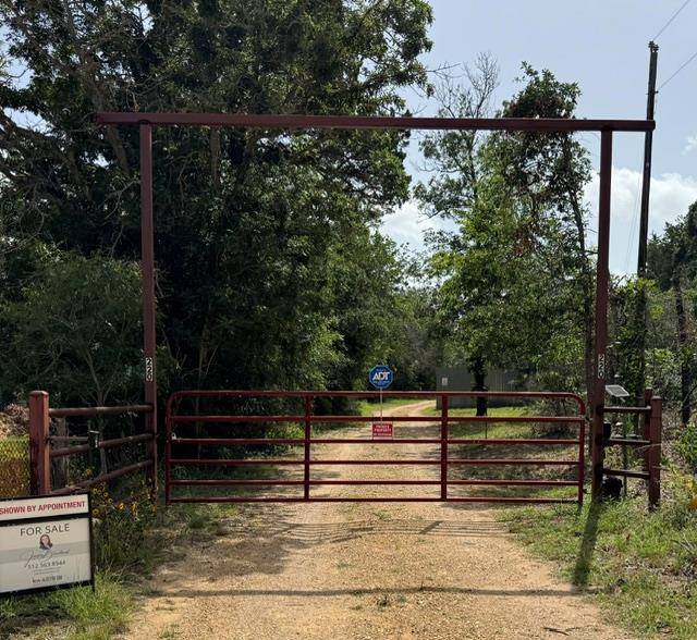 220 Clydesdale DR, Dale, TX 78616