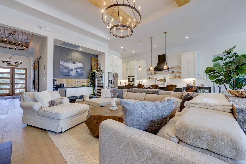 5104 Canyon Oaks DR, Lago Vista, TX 78645