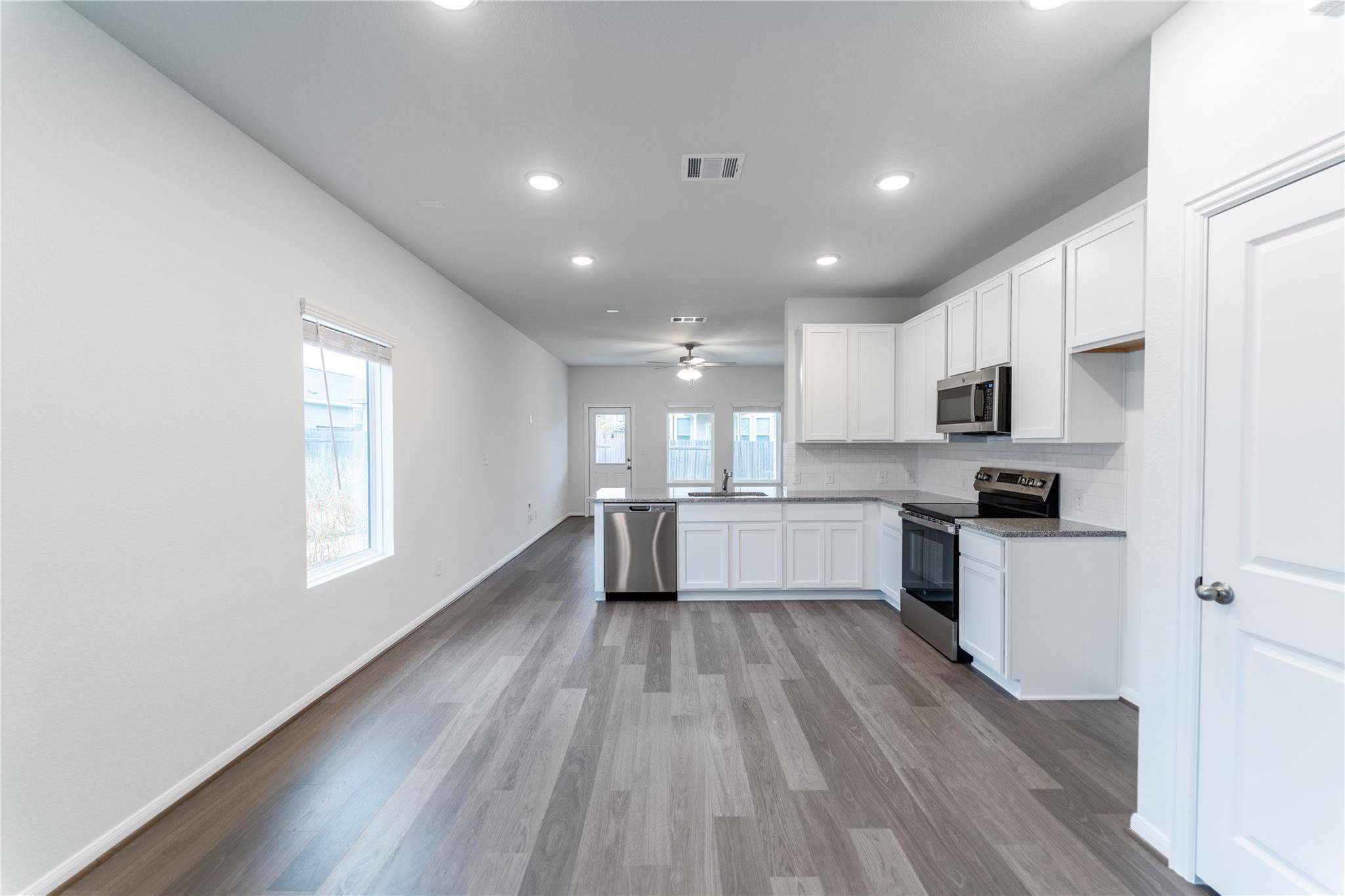 720 Barbary Coast LN, Jarrell, TX 76537