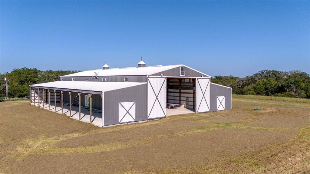 6417 County Road 240, Waelder, TX 78959