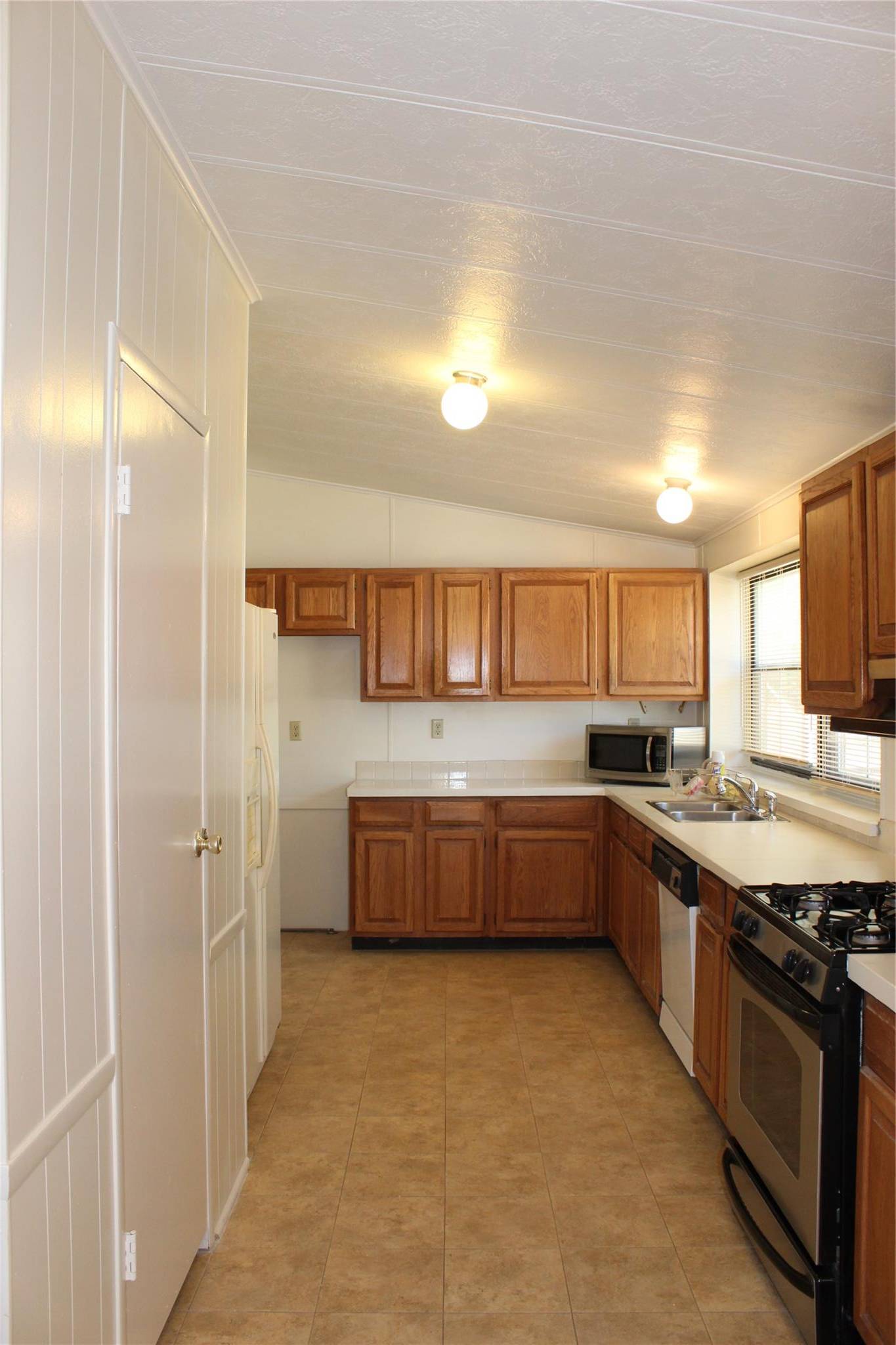 14111 S Green Hills LOOP #B, Austin, TX 78737
