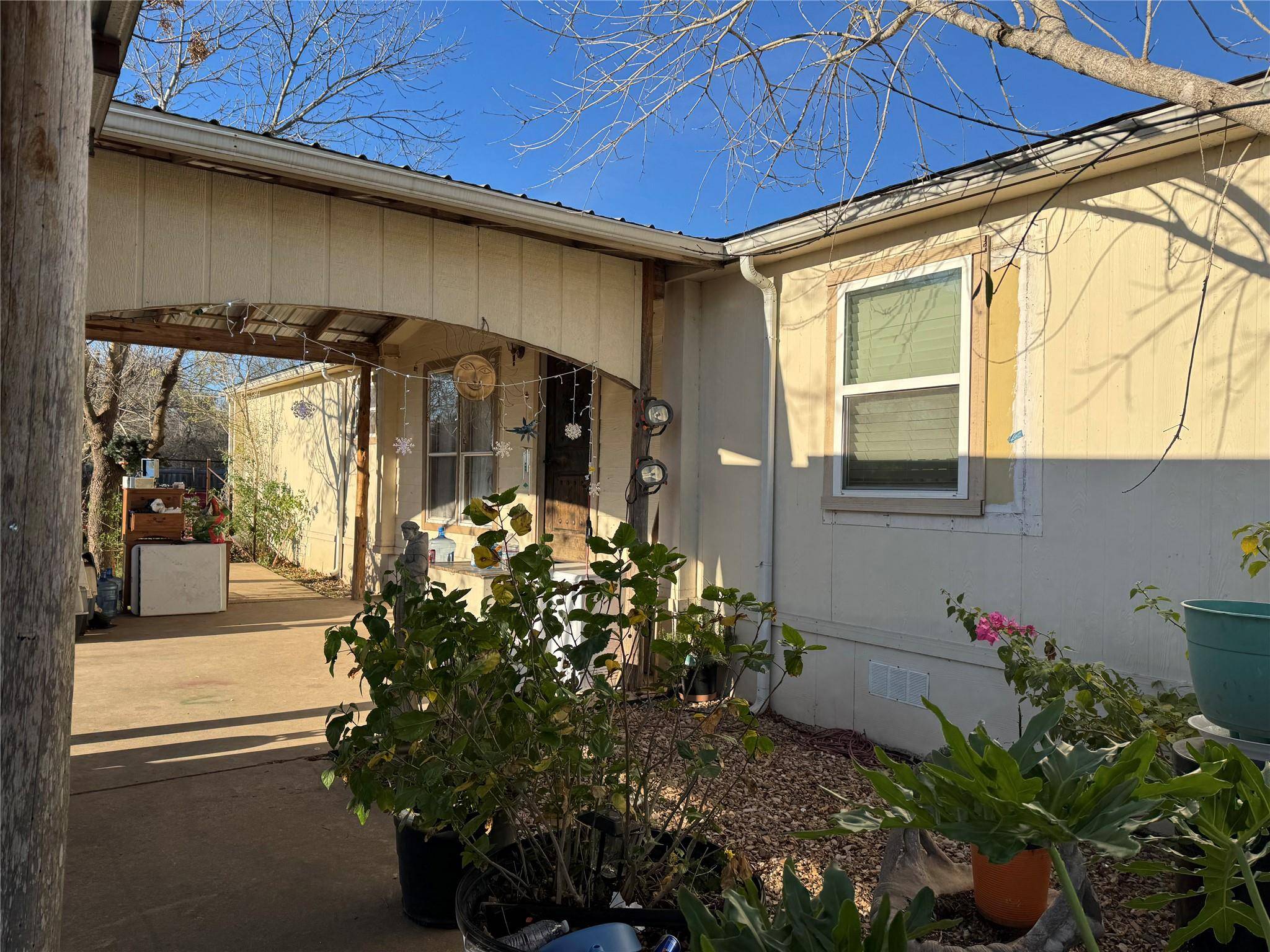 140 Alum Park Place DR, Cedar Creek, TX 78612