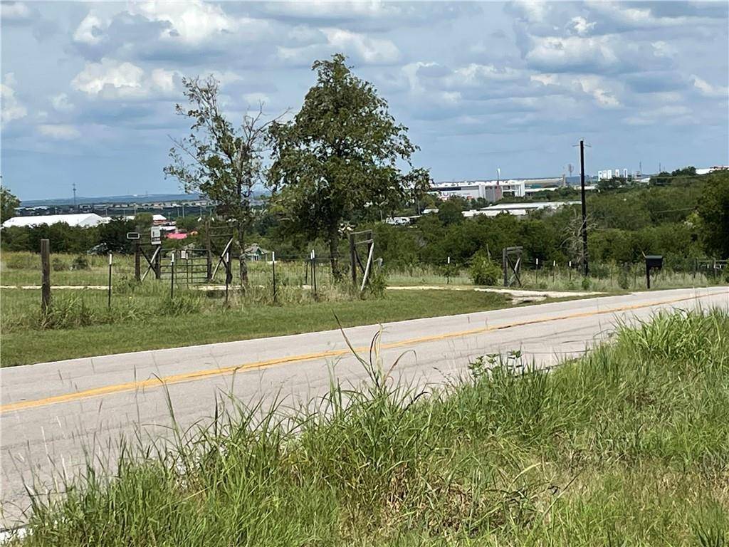 9025 Burklund Farms RD, Del Valle, TX 78617