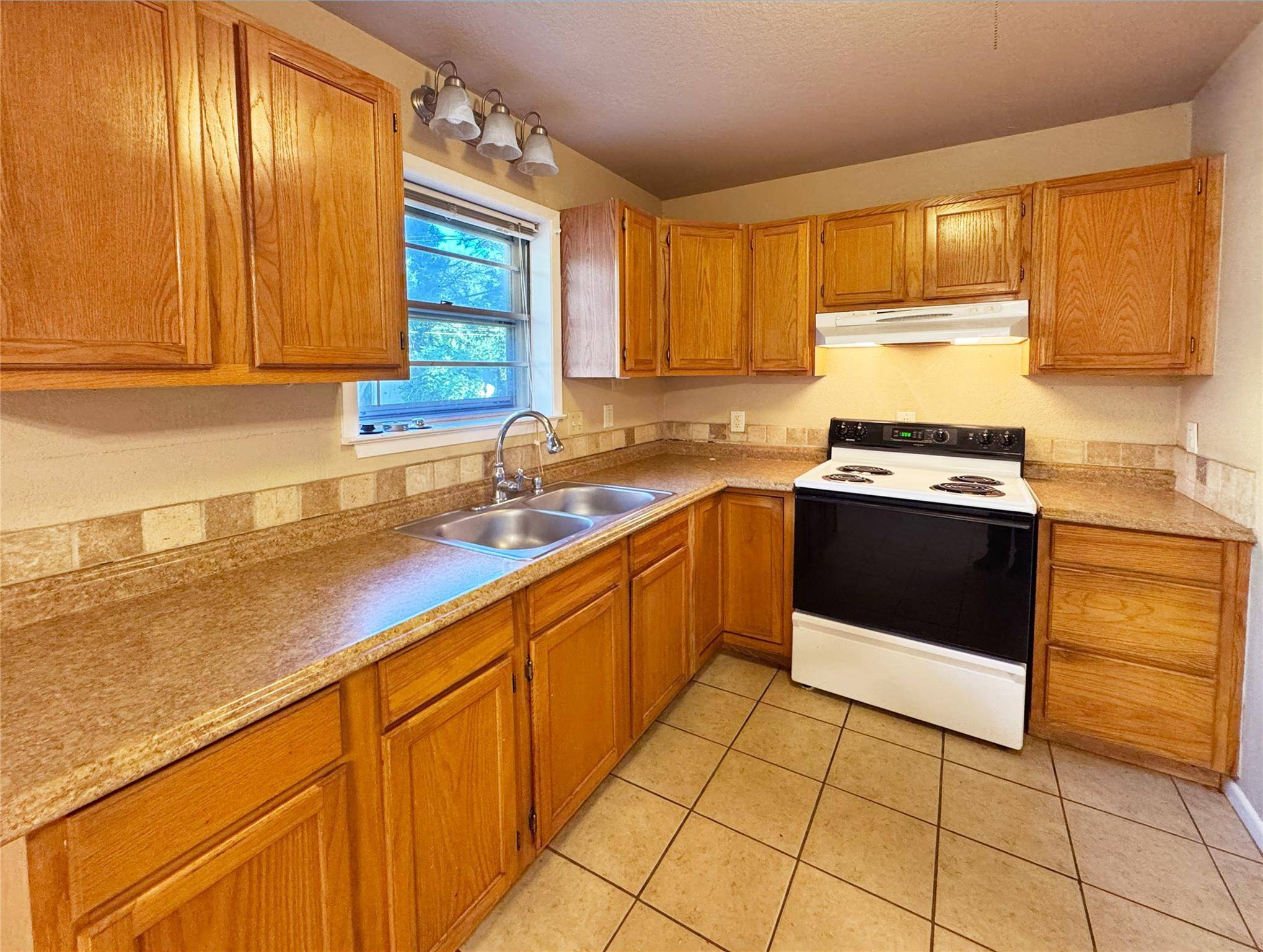 305 Highland DR, Burnet, TX 78611