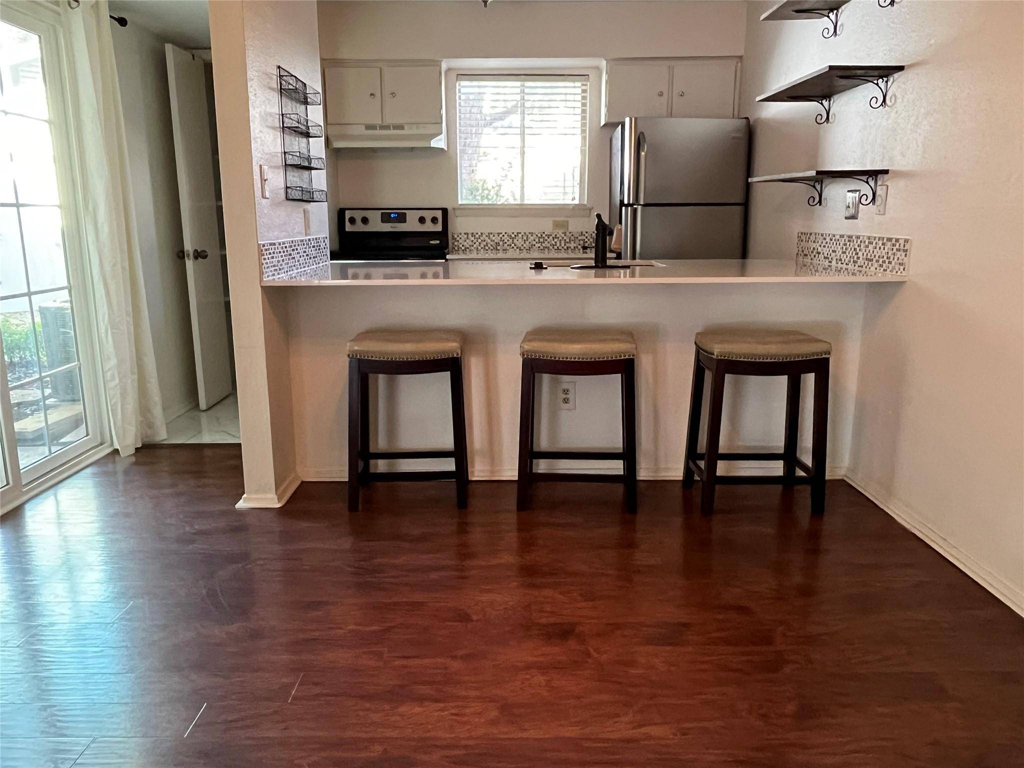 6910 Hart LN #703, Austin, TX 78731