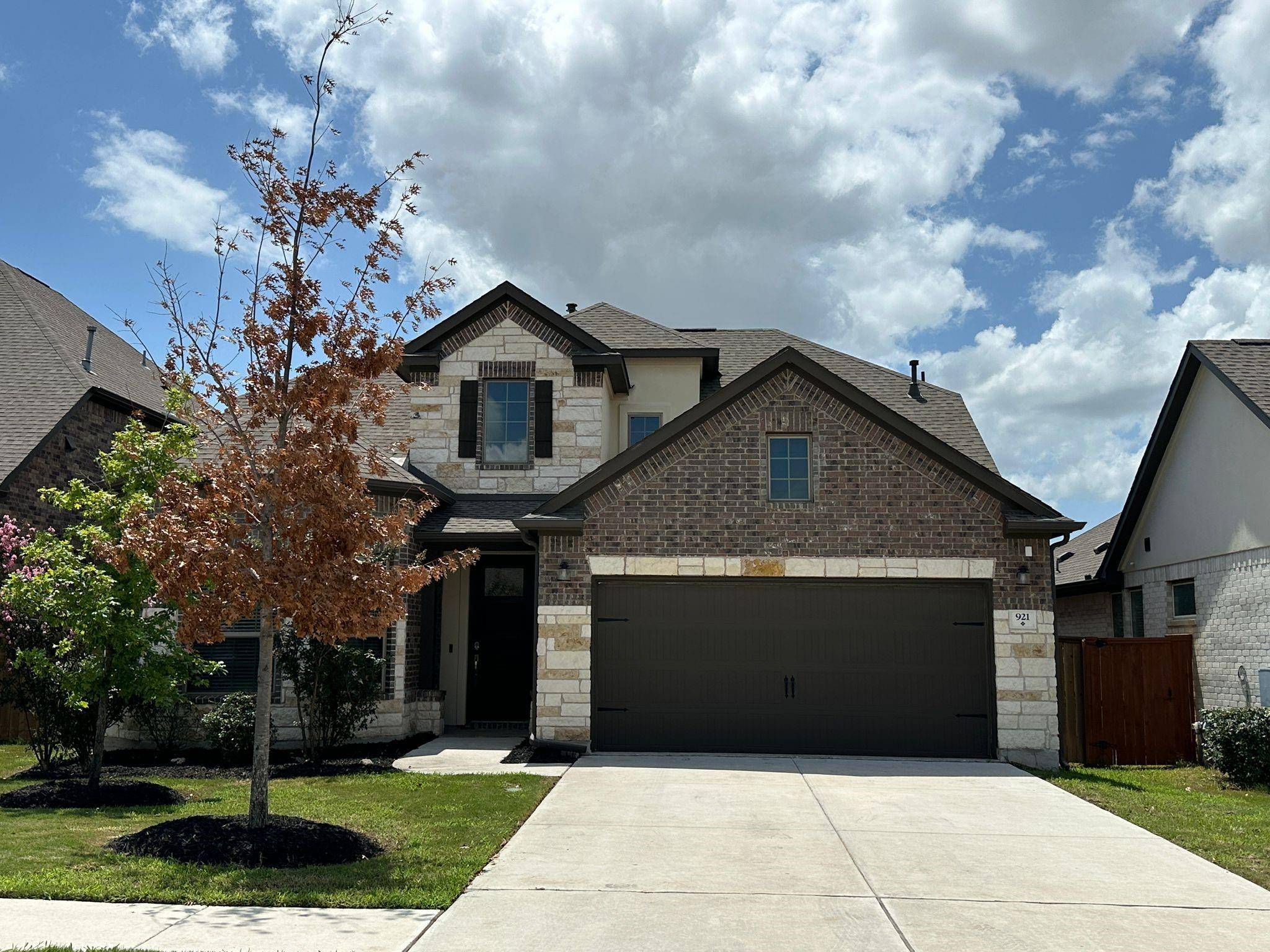 921 Del Raphael DR, Leander, TX 78641