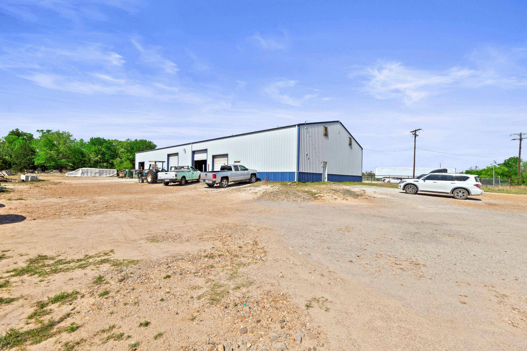 121 James Hoskins LN, Cedar Creek, TX 78612