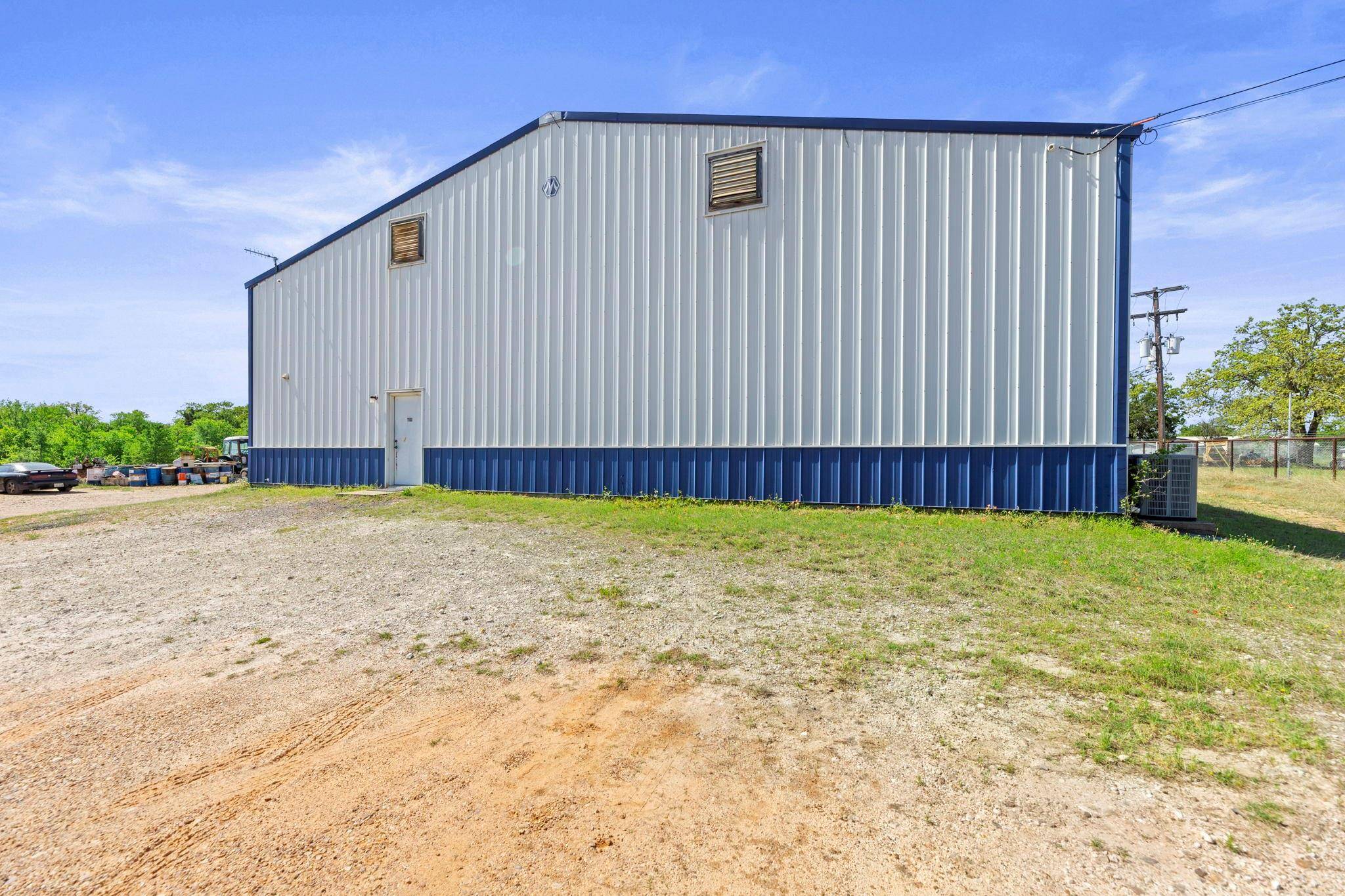 121 James Hoskins LN, Cedar Creek, TX 78612