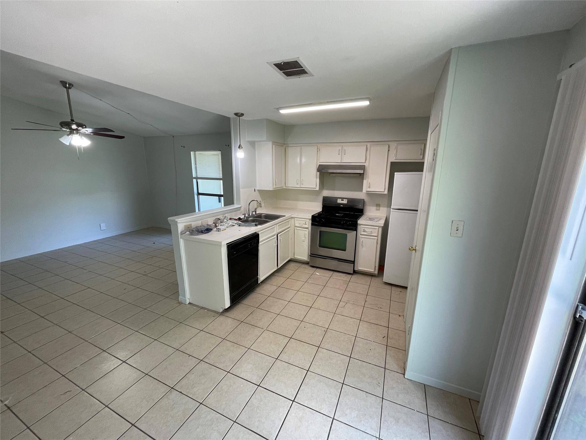 2001 Magnolia DR #A, Round Rock, TX 78664