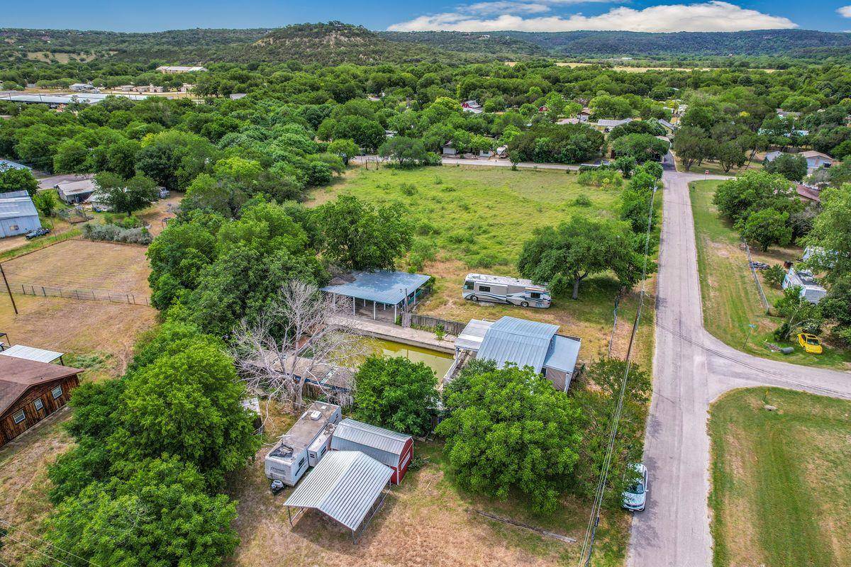 201 Oak DR, Canyon Lake, TX 78132