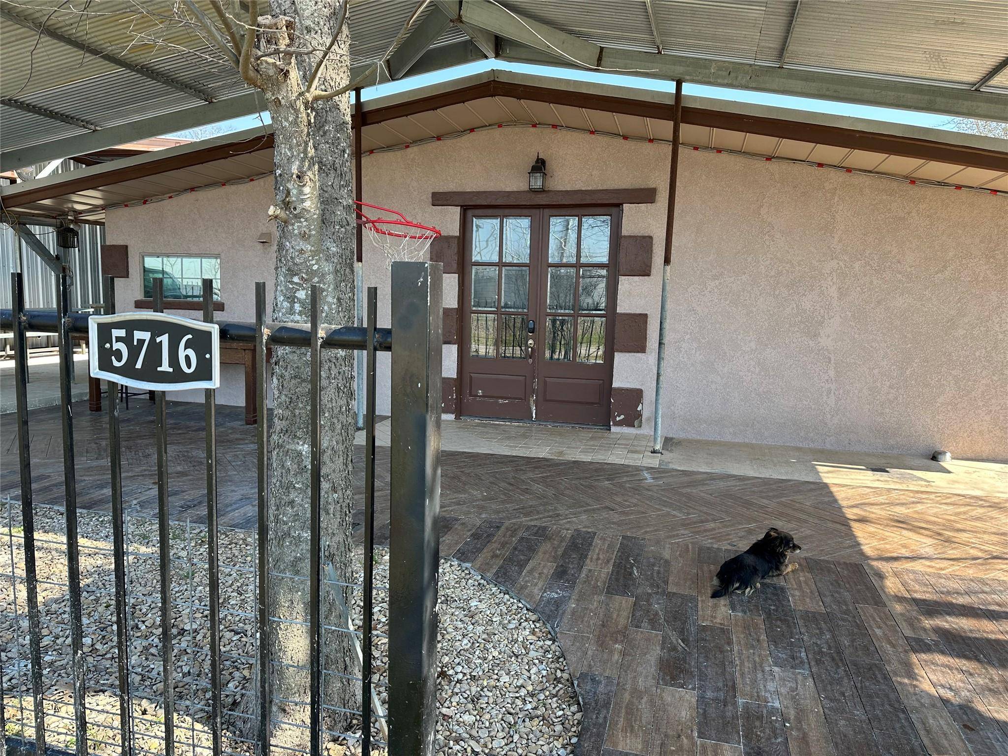 5716 Avenue C, Heidenheimer, TX 76501