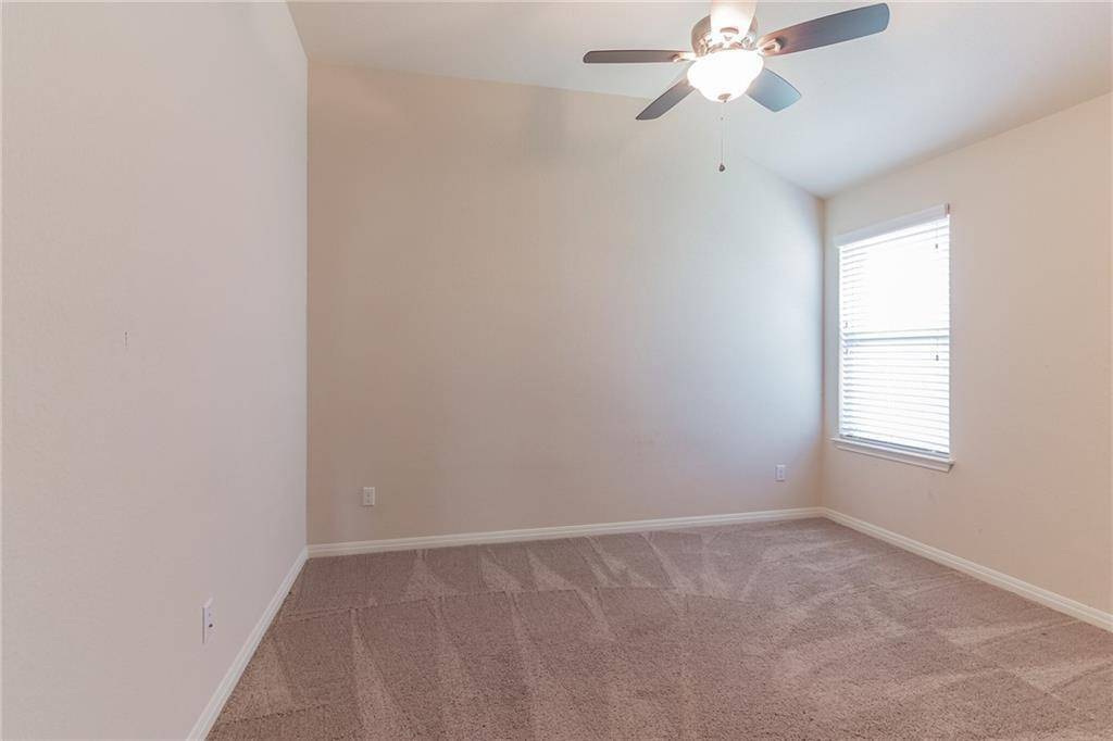 320 Lightcliff ST, Hutto, TX 78634