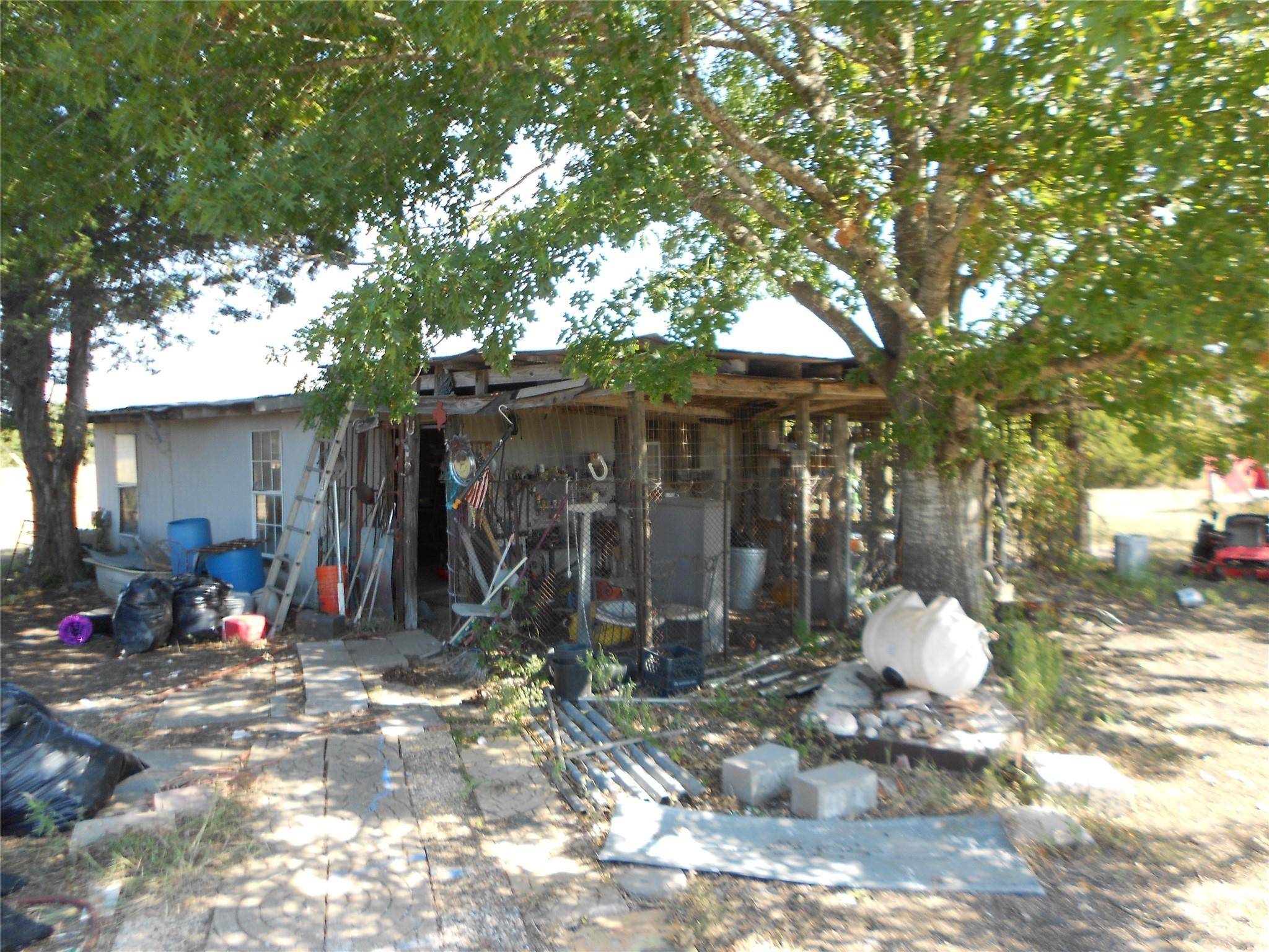 377 Crooked RD, Dale, TX 78616