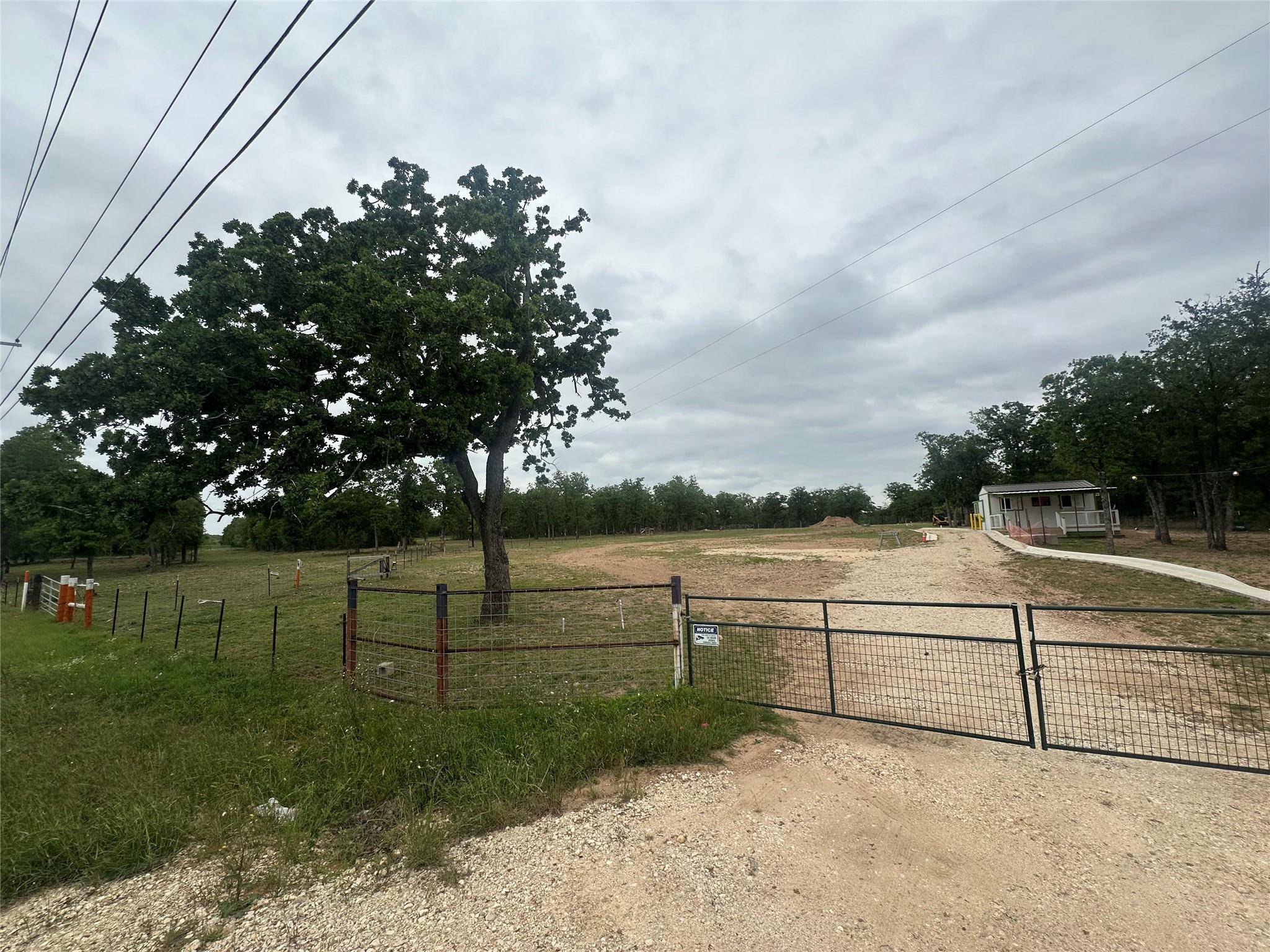 10096 S Us Highway 183 HWY, Lockhart, TX 78644