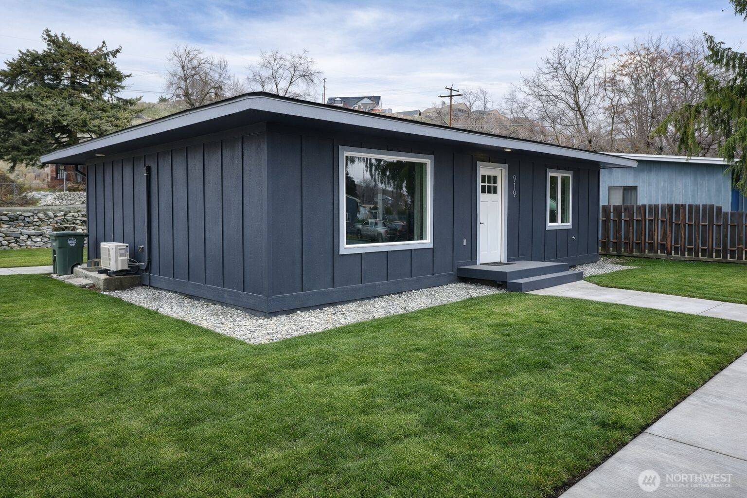 919 E Johnson AVE, Chelan, WA 98816