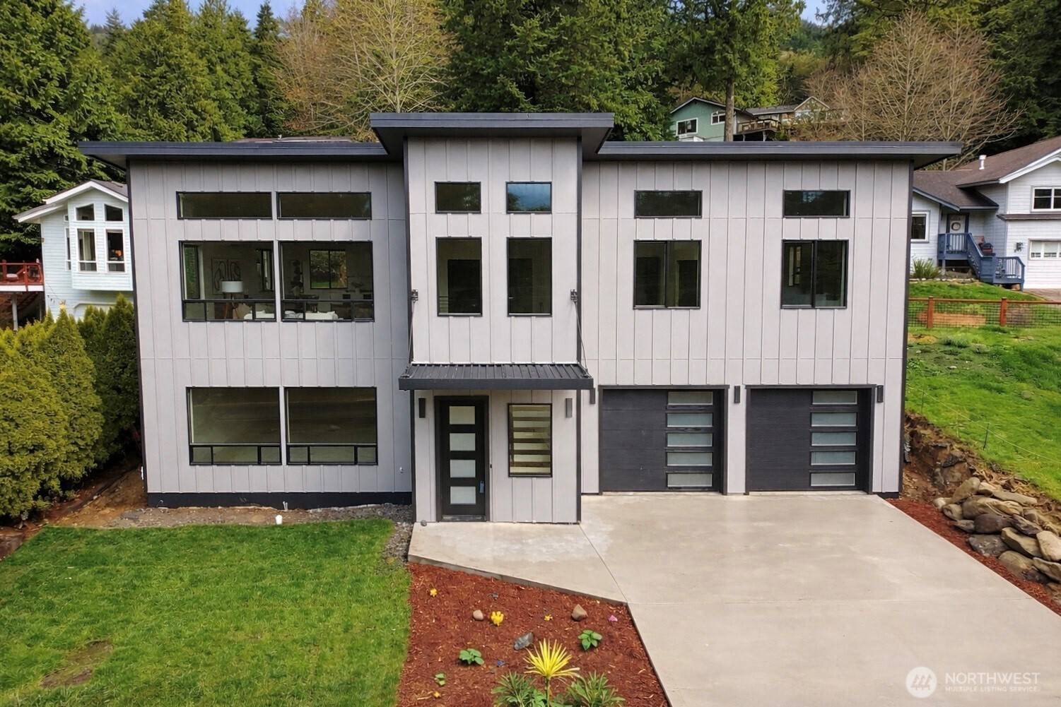 647 Rainbow DR, Sedro Woolley, WA 98284
