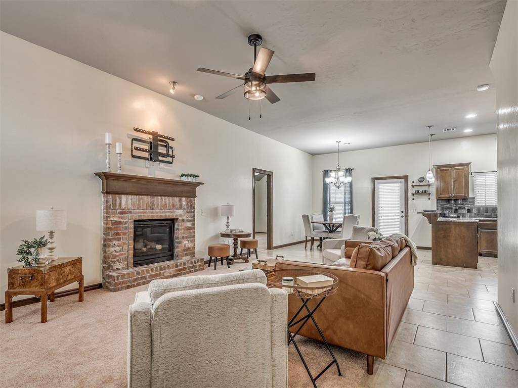 4017 Acoma DR, Moore, OK 73160