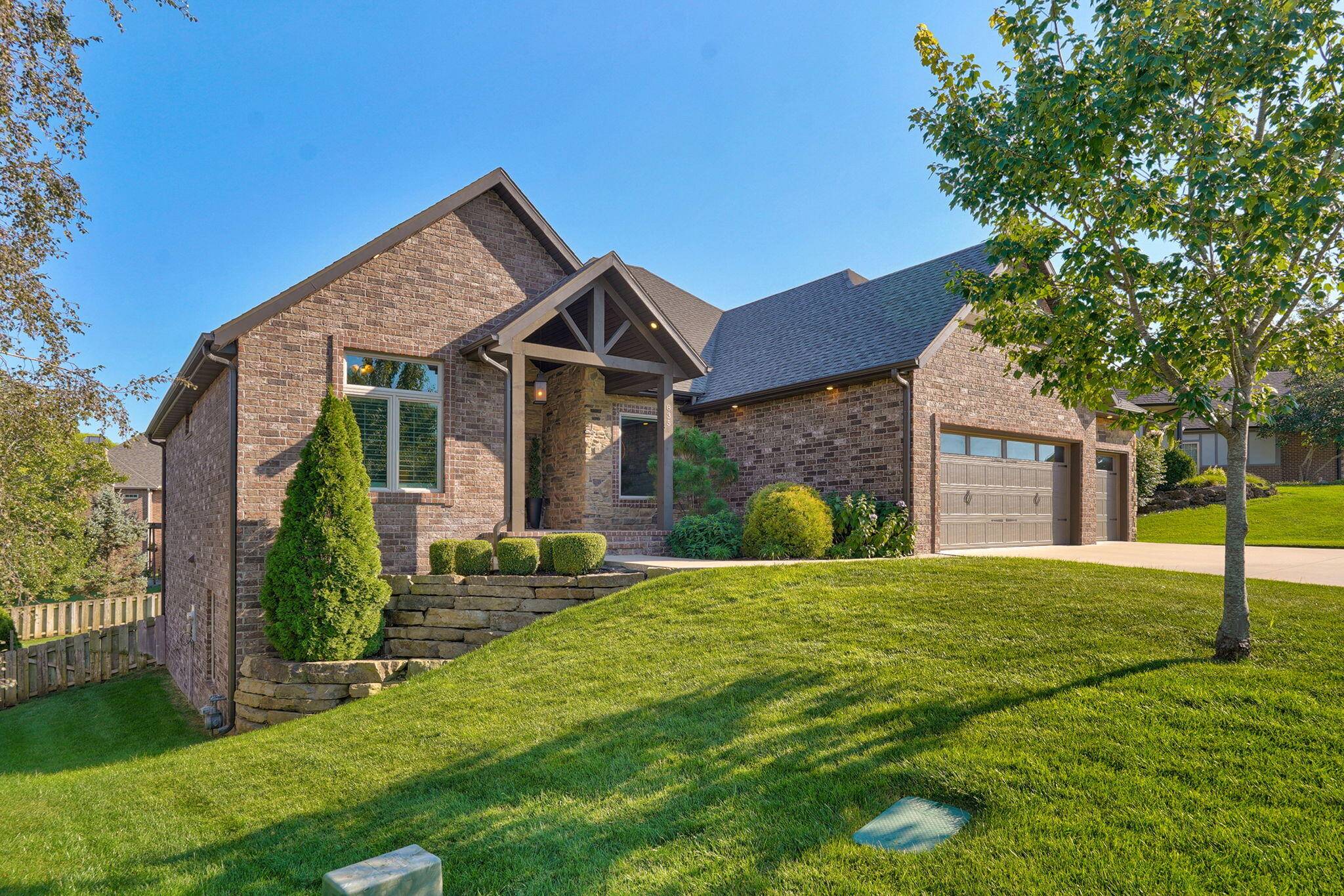 835 E Donegal CIR, Nixa, MO 65714