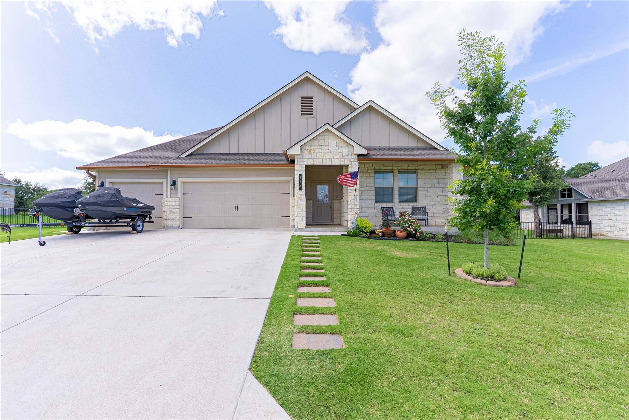 176 Tom Kite DR, Burnet, TX 78611