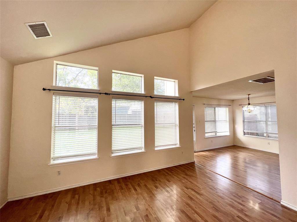 1157 Kentra DR, Pflugerville, TX 78660