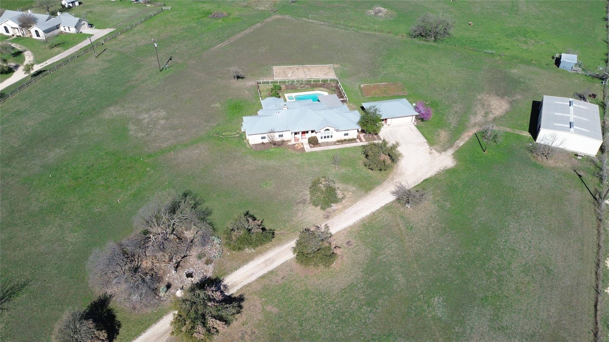 400 Hyview LN, Hutto, TX 78634