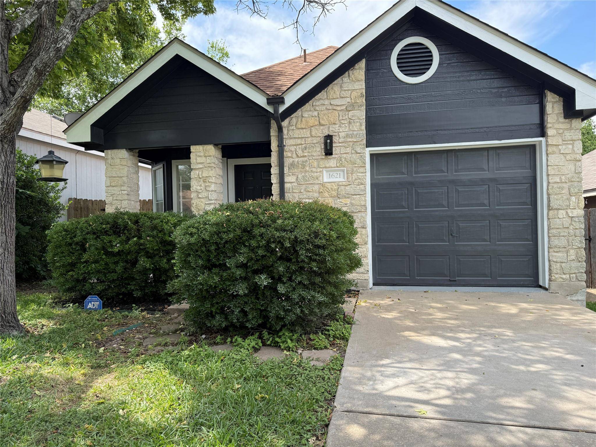 1621 Parkfield CIR, Round Rock, TX 78664