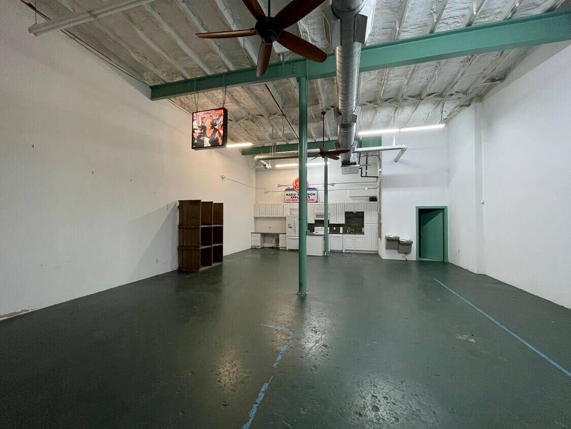 305 Washburn ST, Taylor, TX 76574