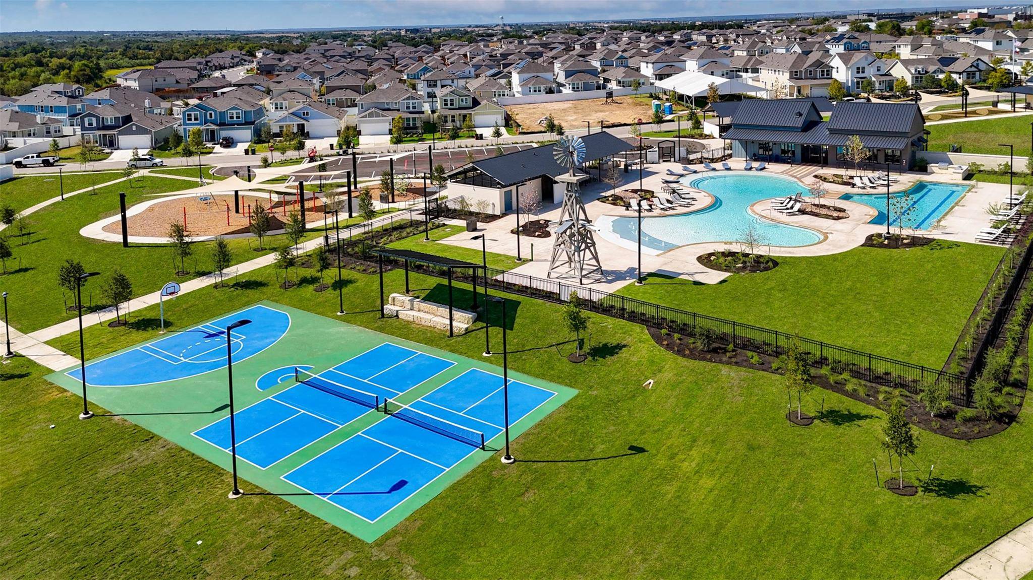 128 Honeybee LN, Elgin, TX 78621