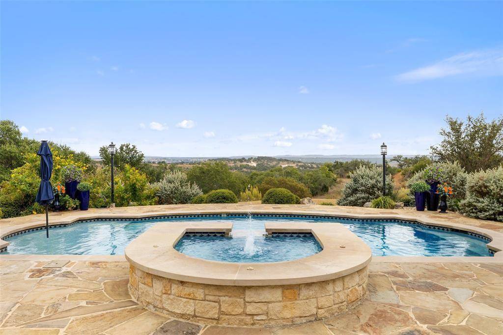 1900 Byrd Ranch RD, Johnson City, TX 78636
