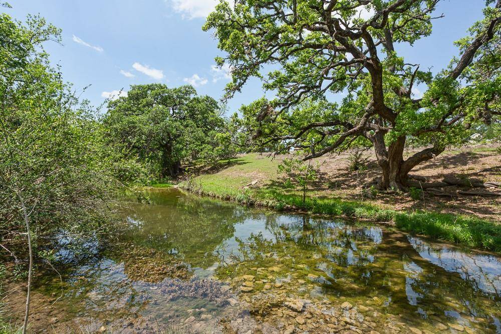 127 El Nopal DR, Blanco, TX 78606