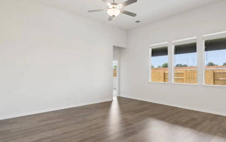 214 Divisadero DR, Hutto, TX 78634