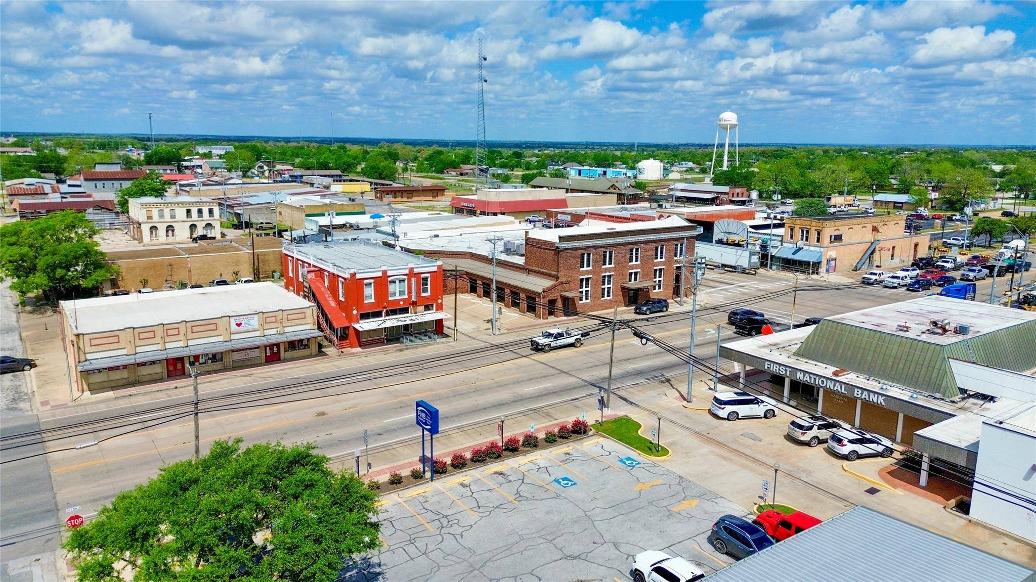 161 S. Main ST, Giddings, TX 78942