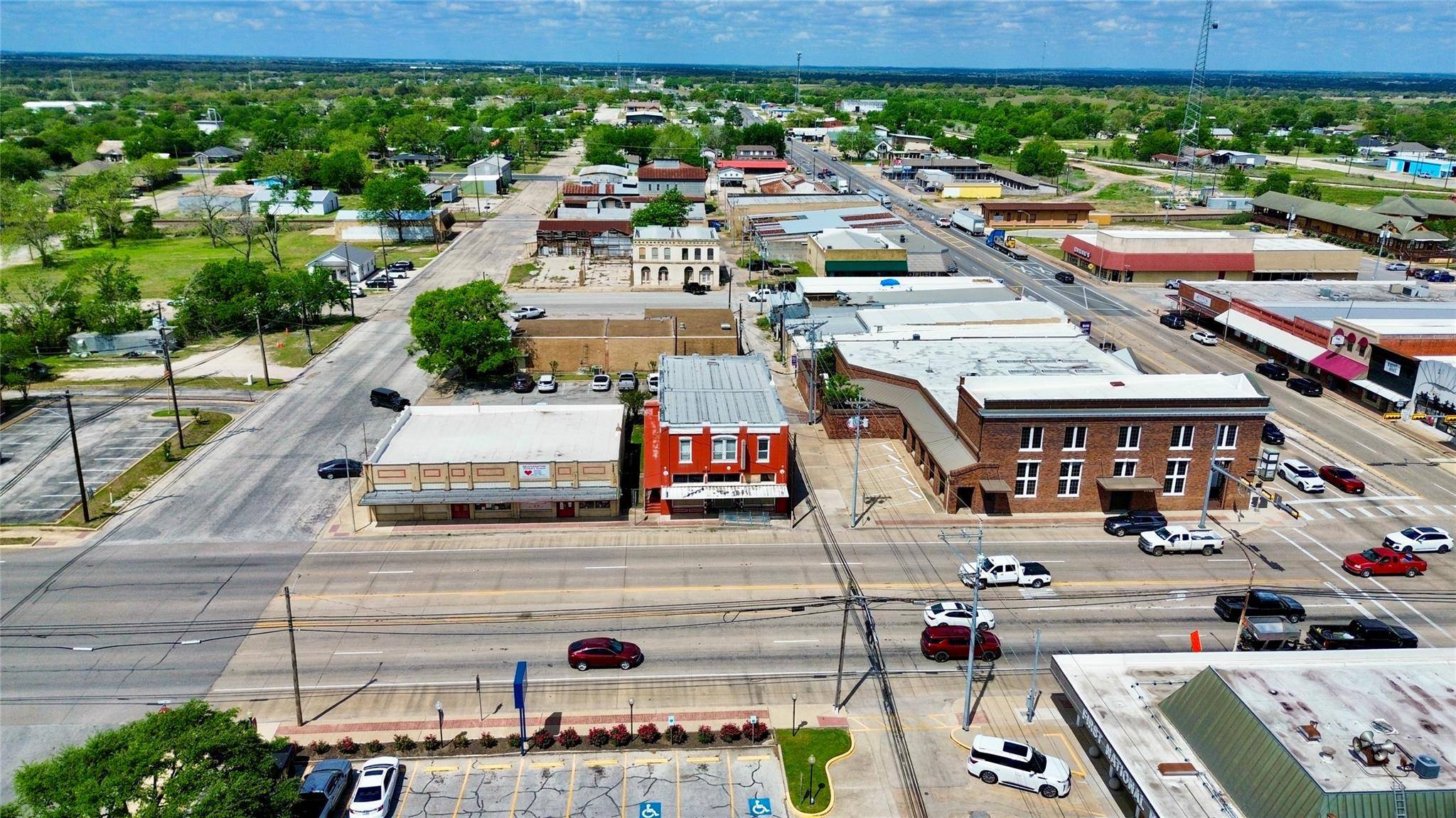 161 S. Main ST, Giddings, TX 78942