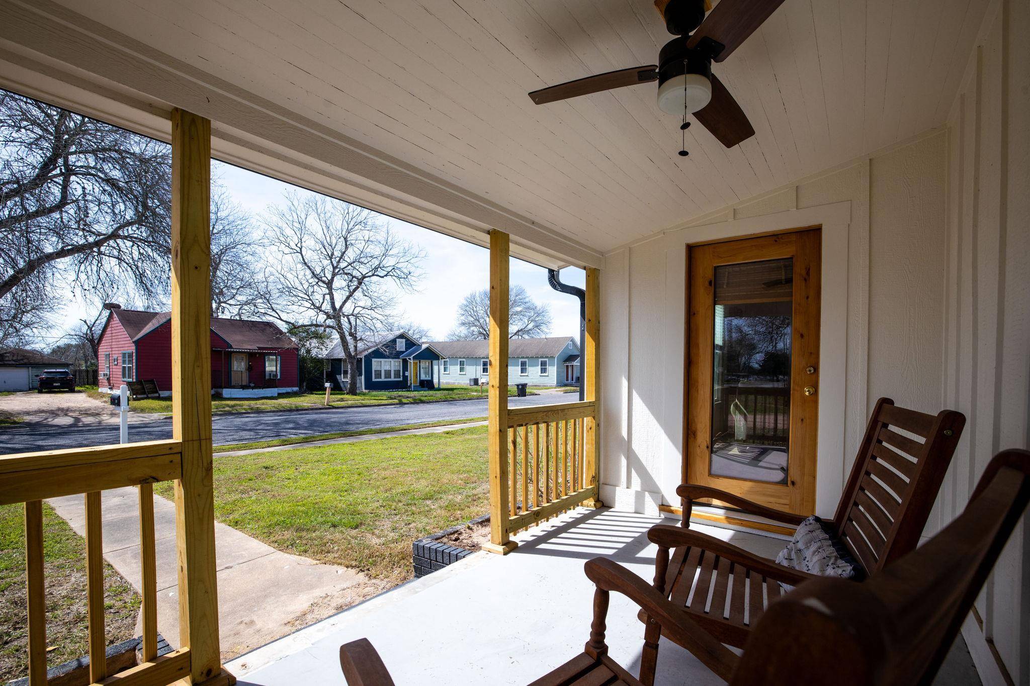 215 Paulus ST, Schulenburg, TX 78956