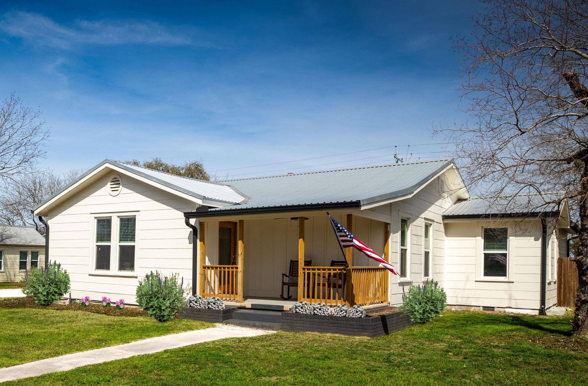 215 Paulus ST, Schulenburg, TX 78956