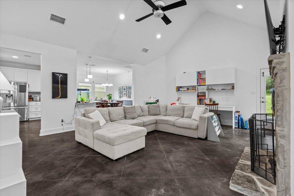 10304 Twin Lake CIR, Dripping Springs, TX 78620