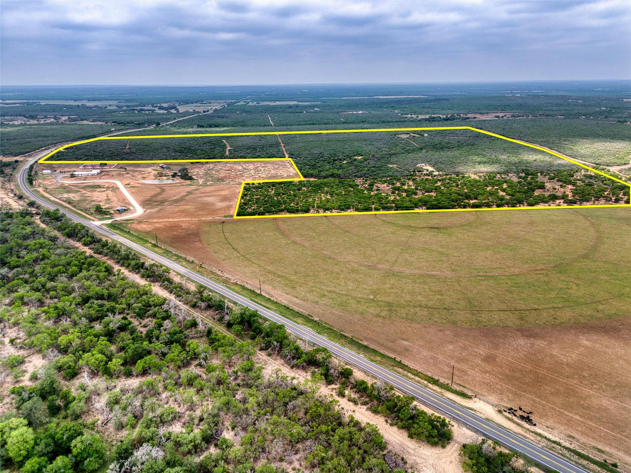 5394 FM 2200 RD W, Devine, TX 78016