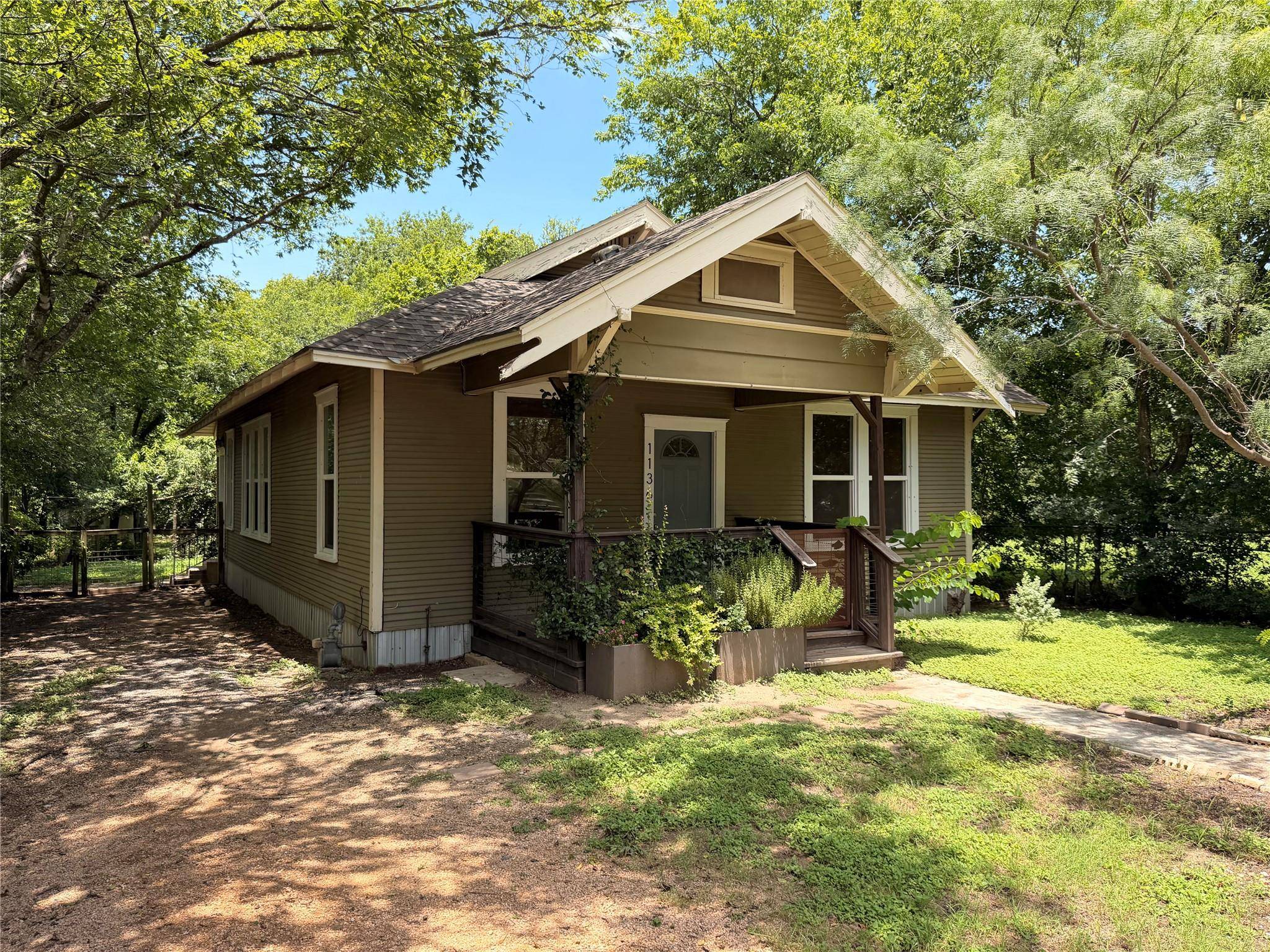1136 Eleanor ST, Austin, TX 78721