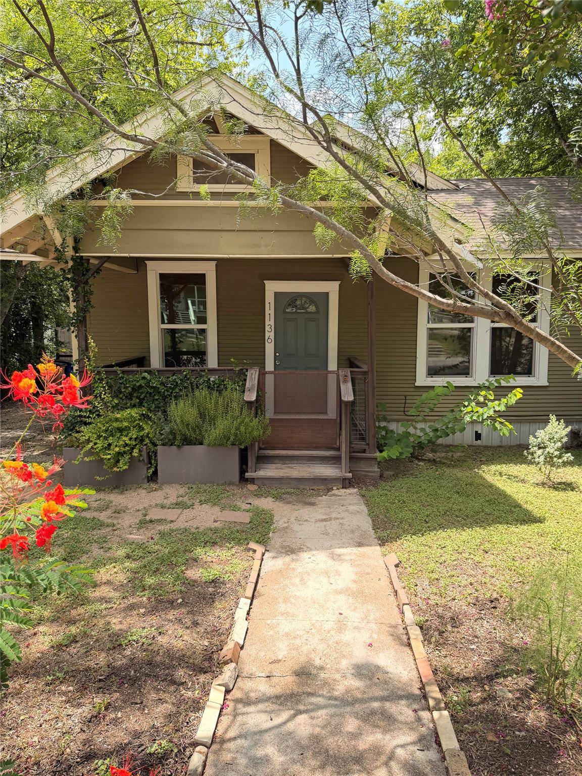 1136 Eleanor ST, Austin, TX 78721