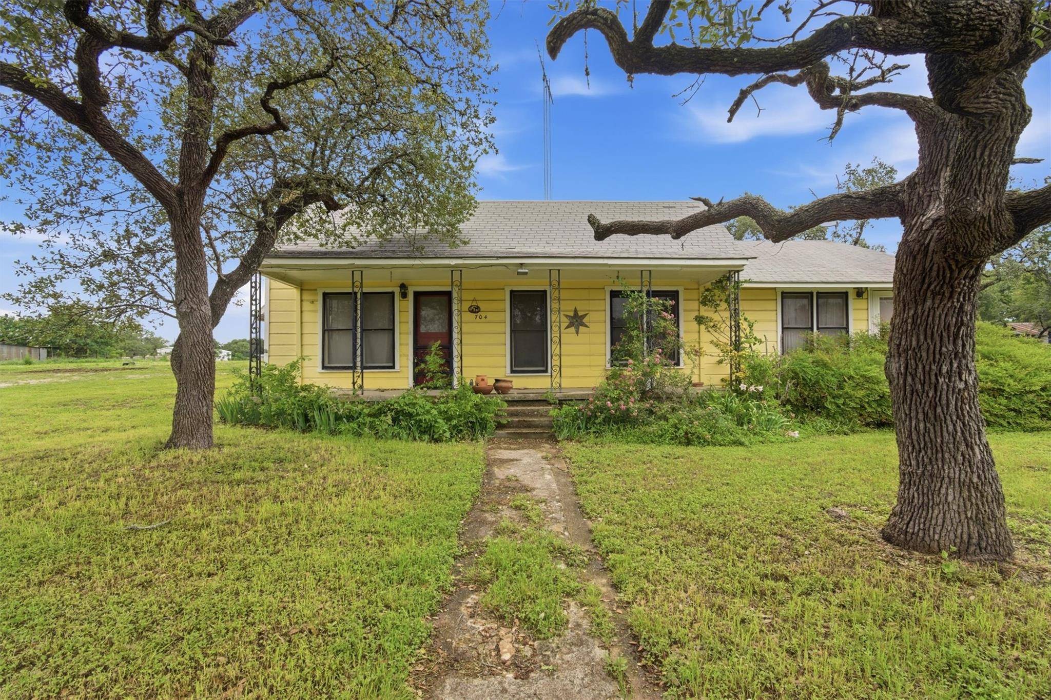 704 Fm 2657, Briggs, TX 78608