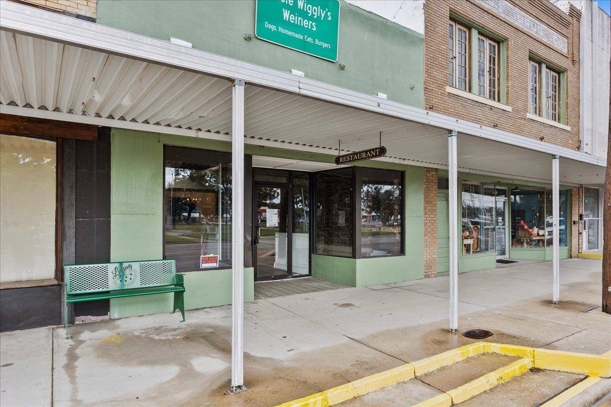 521 E Davis ST, Luling, TX 78648