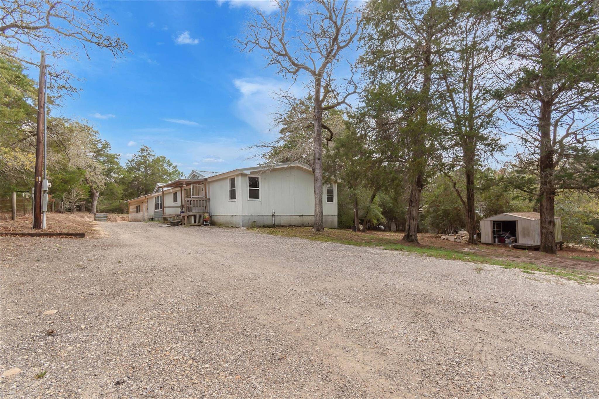 135 Huskey TRL, Paige, TX 78659