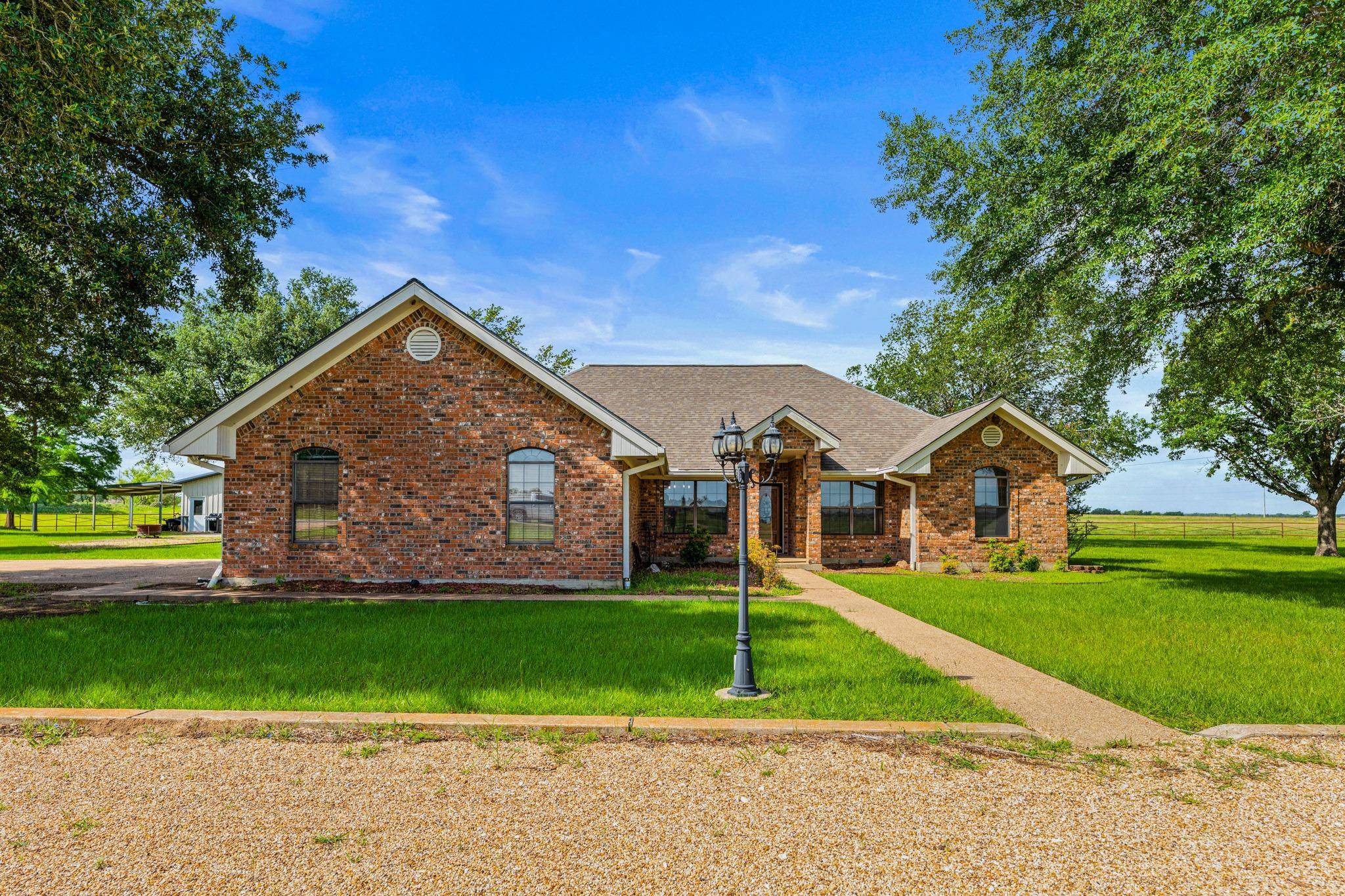 11077 County Road 440, Thorndale, TX 76577