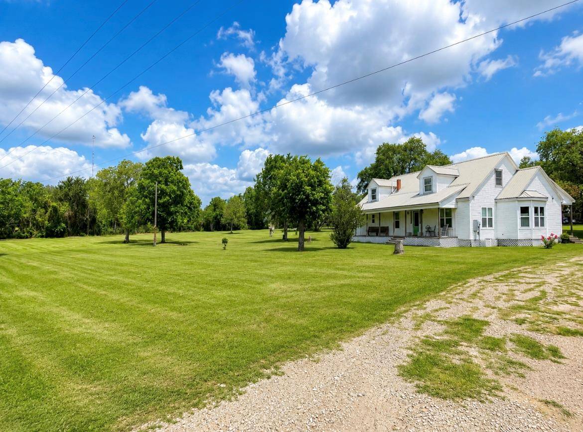 235 Park LN, Fayetteville, TX 78940