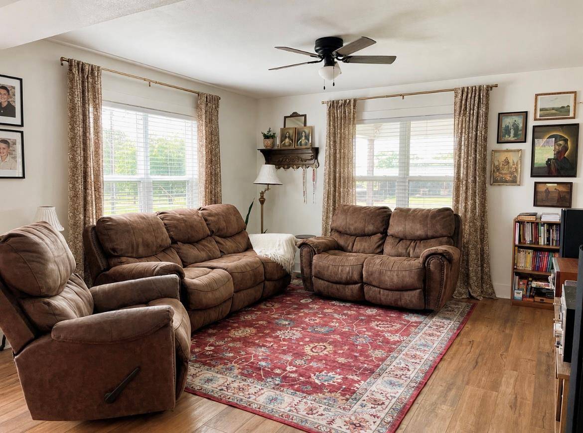 235 Park LN, Fayetteville, TX 78940